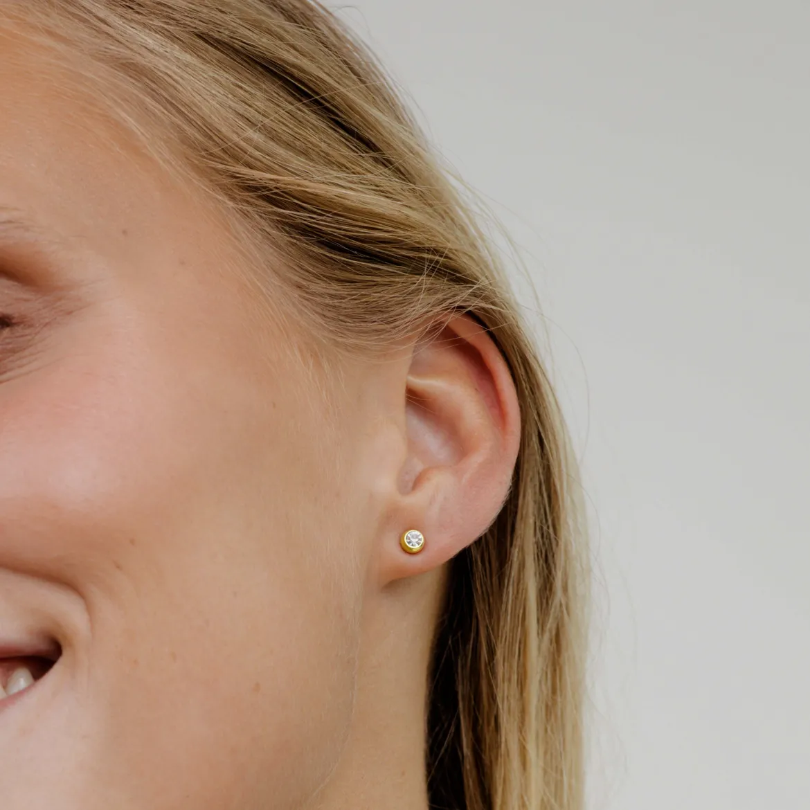 Bezel Bling Studs Gold