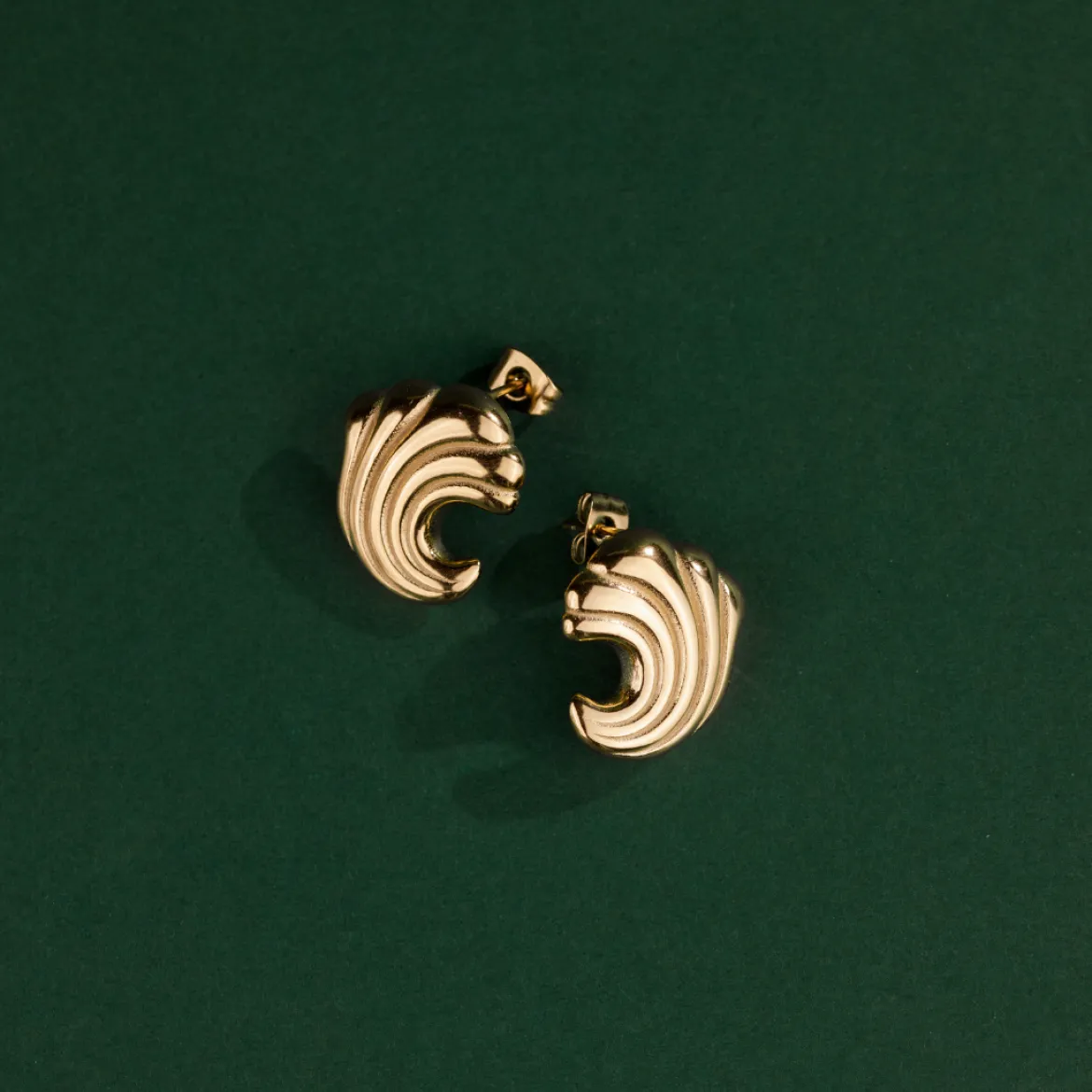 Bold Wave Studs Gold