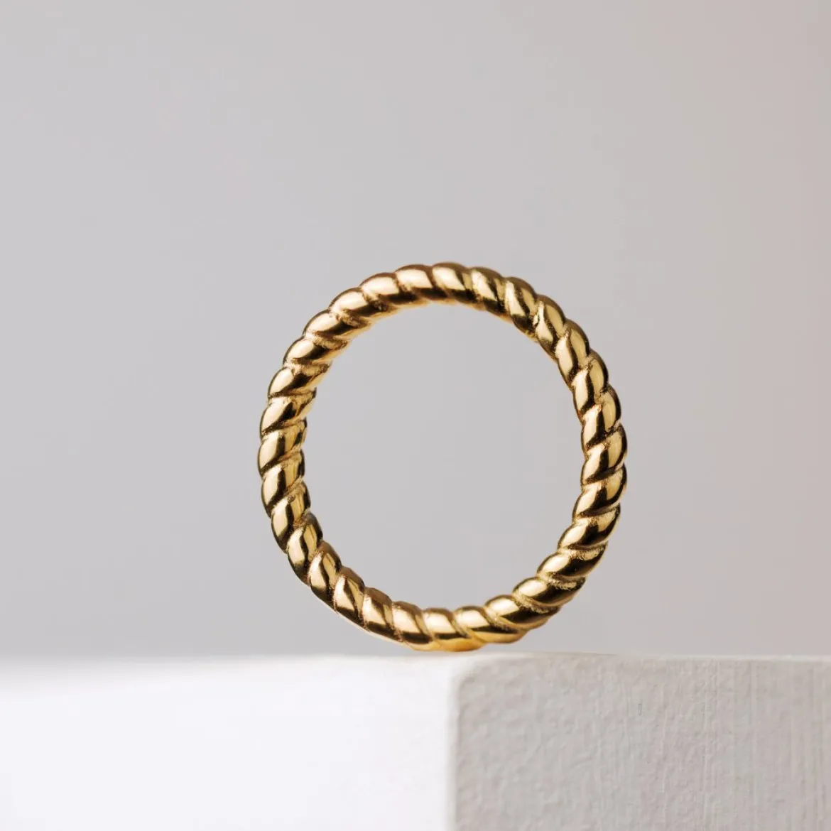 Endless Twist Ring Gold