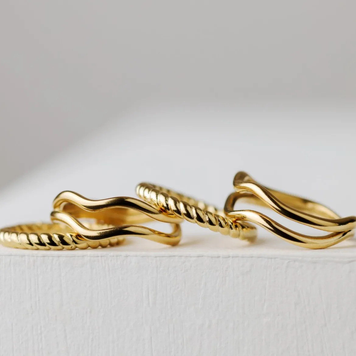 Endless Twist Ring Gold