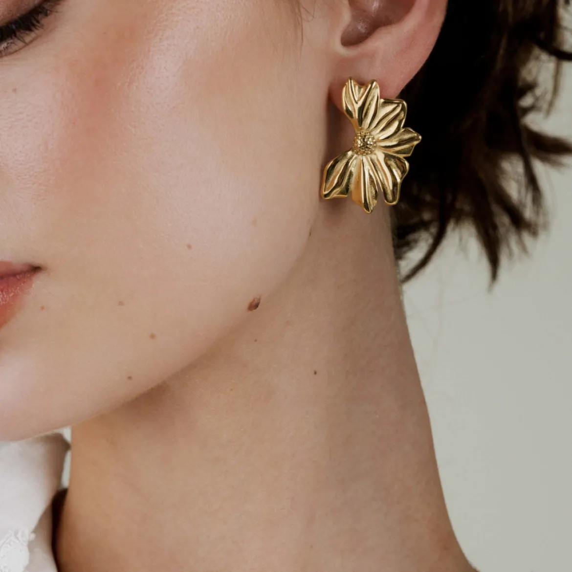 Eternal Bloom Studs Gold