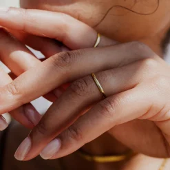 Fine Line Ring Gold