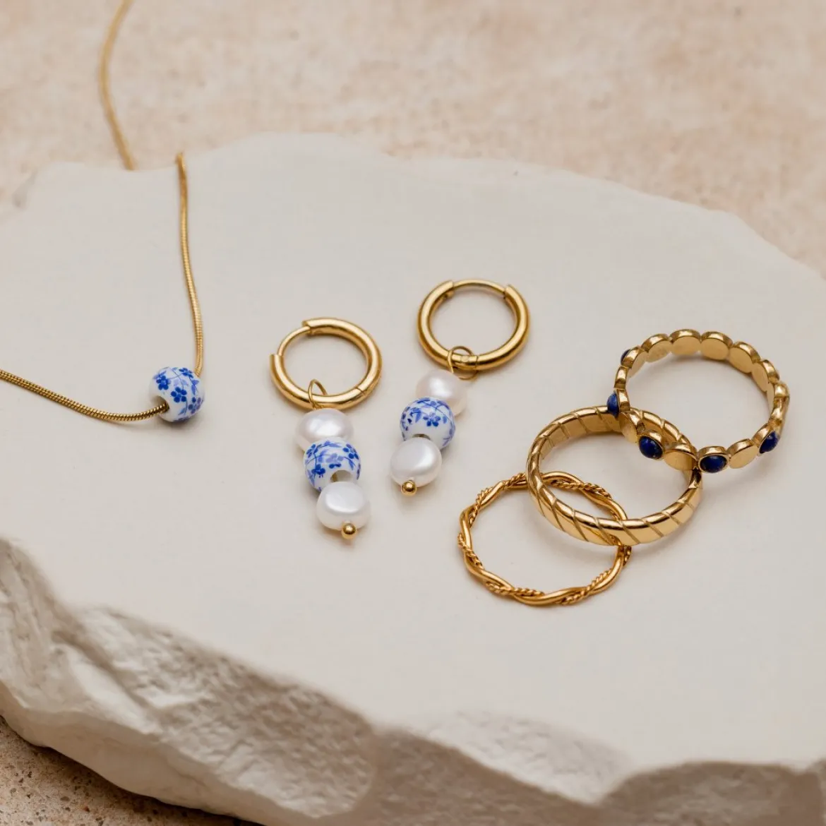 Flower Tile Necklace Gold
