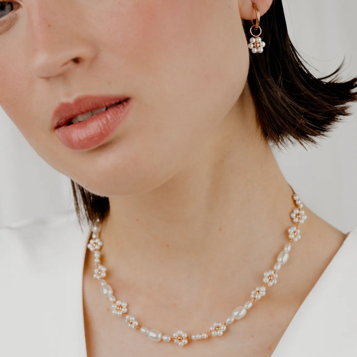Flowery Pearls Choker Roségold
