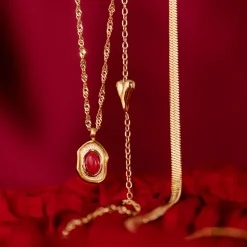Flowy Heart Necklace Gold