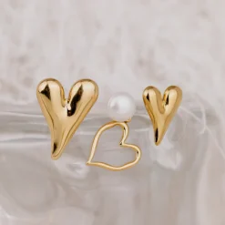 Flowy Heart Studs Small Silber