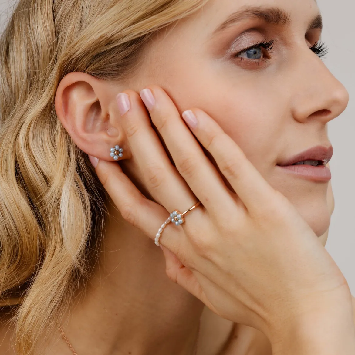 Forever Blue Daisy Studs Roségold