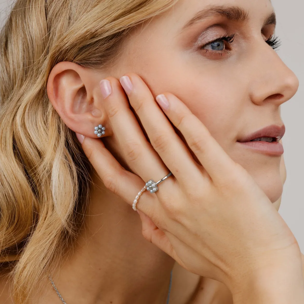 Forever Blue Daisy Studs Silber