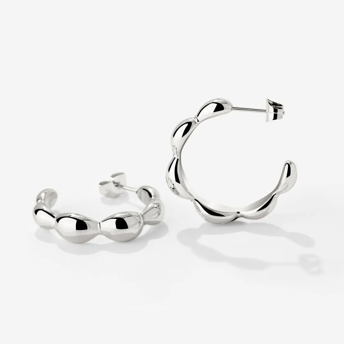 Graceful Curves Hoop Studs Silber