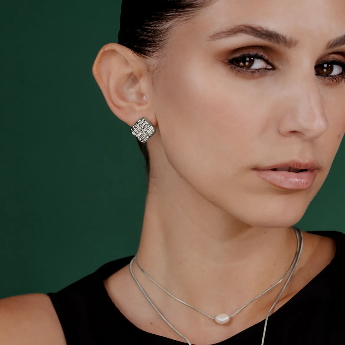 Granny Button Studs Small Silber
