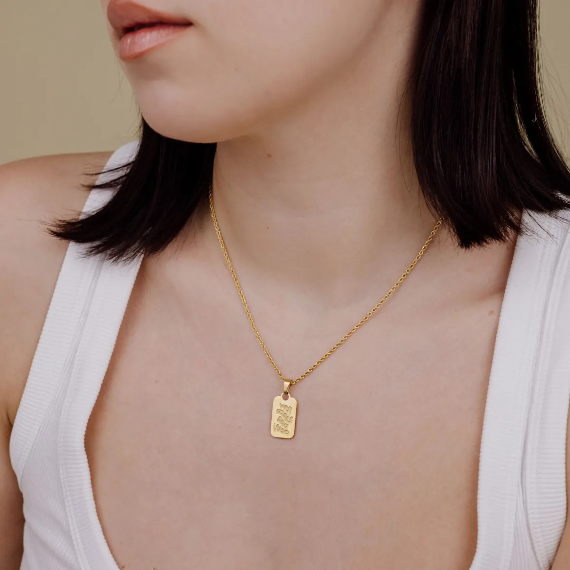 Hot girls are loud Necklace Gold