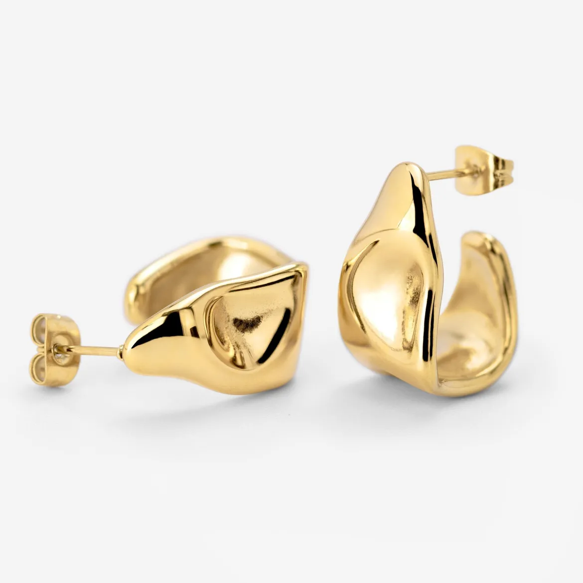Liquid Shape Studs Gold
