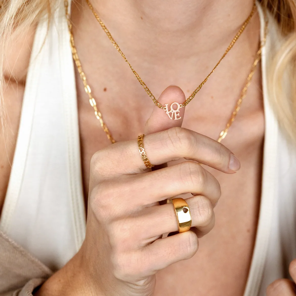 Lots of Love Necklace Gold