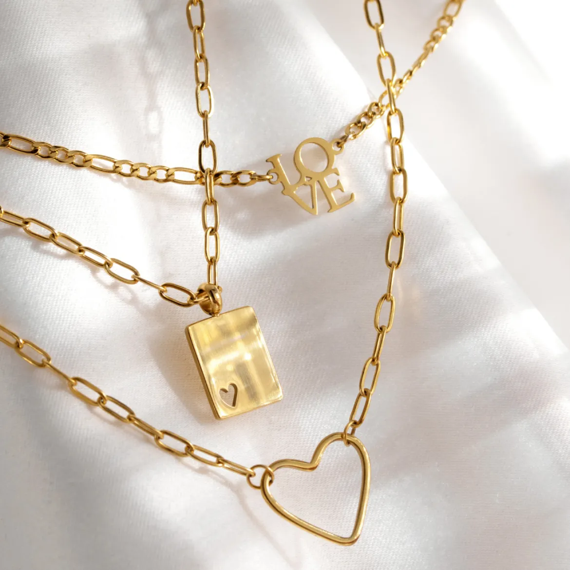 Lots of Love Necklace Gold