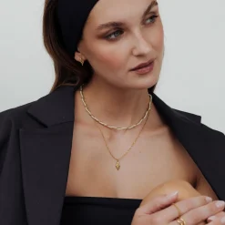 Lustrous Pendant Necklace Gold
