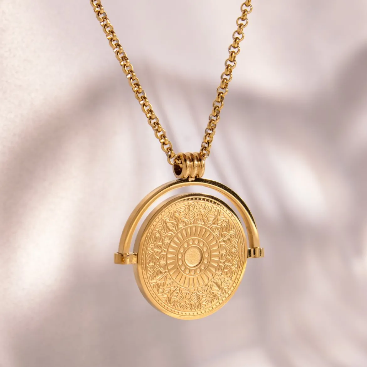 Mesmerize Necklace Gold