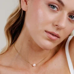 Minimalist Pearl Choker Gold