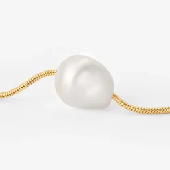 Minimalist Pearl Choker Gold