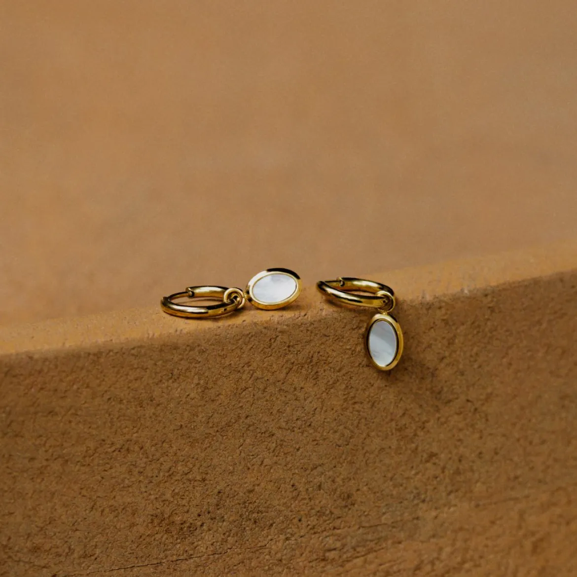 Mother of Pearls Hoop Set Gold
