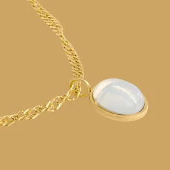 Oval Pendant Necklace Gold