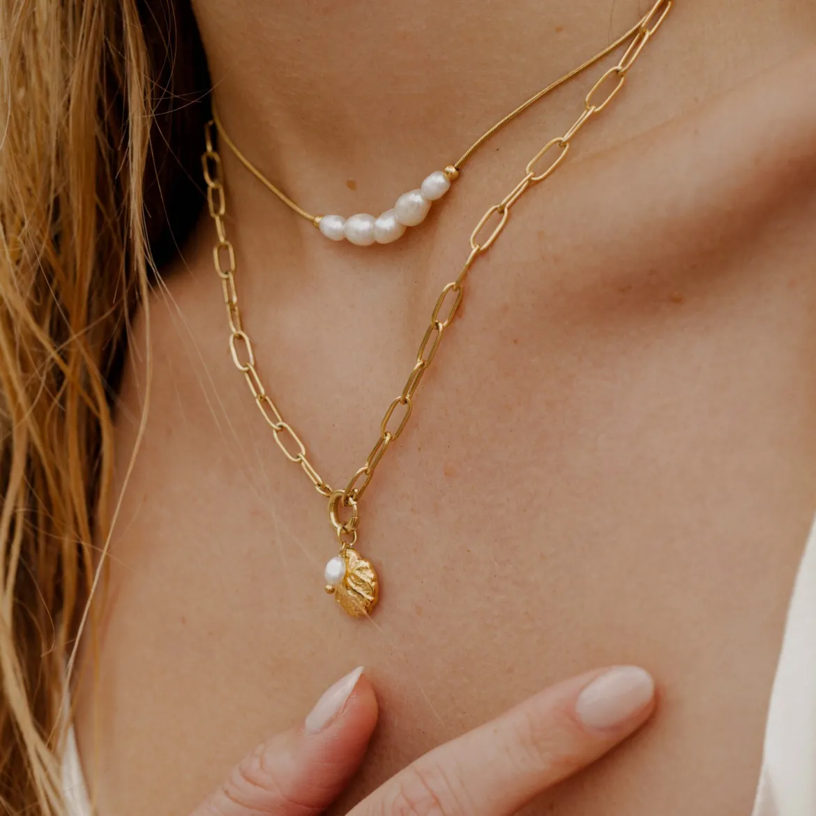 Pearlessence Choker Gold