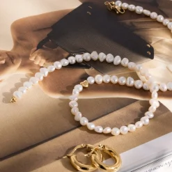 Retro Love Pearl Necklace Gold
