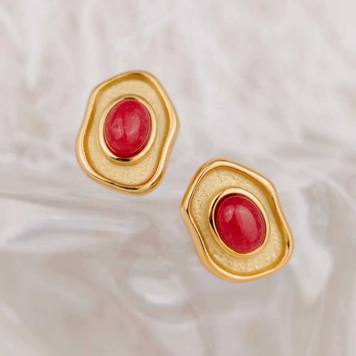 Scarlet Treasure Studs Silber