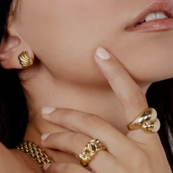 Simple Wave Studs Gold