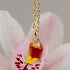 Sparkling Purple Petal Necklace Gold