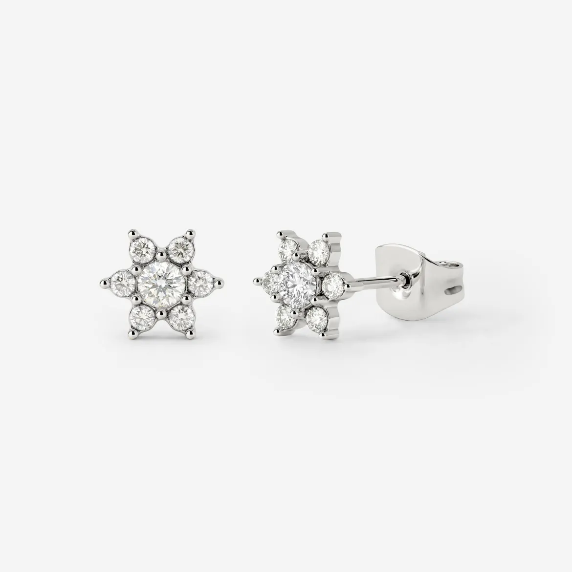 Sparkling White Petal Studs Silber