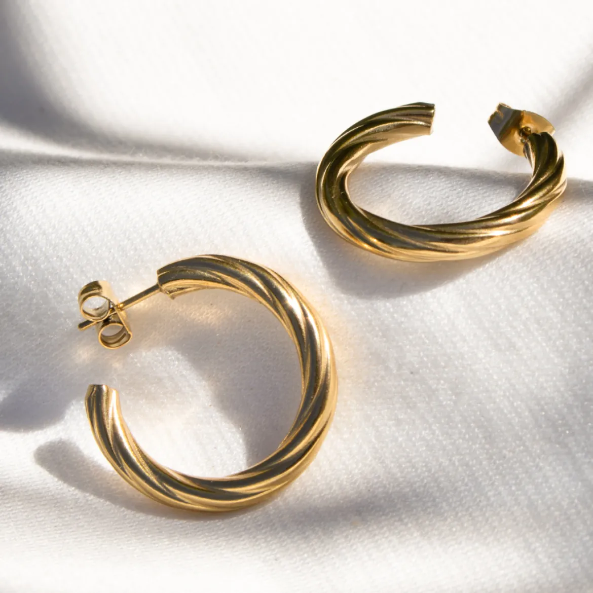 Squeeze it Medium Hoop Studs Silber