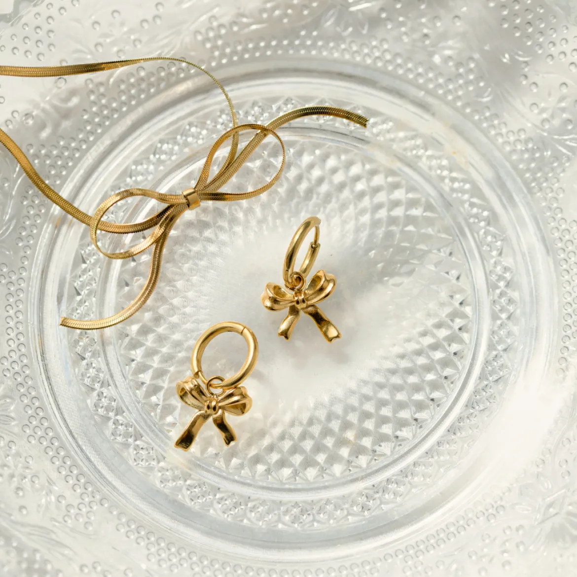 Sweet Bow Necklace Gold