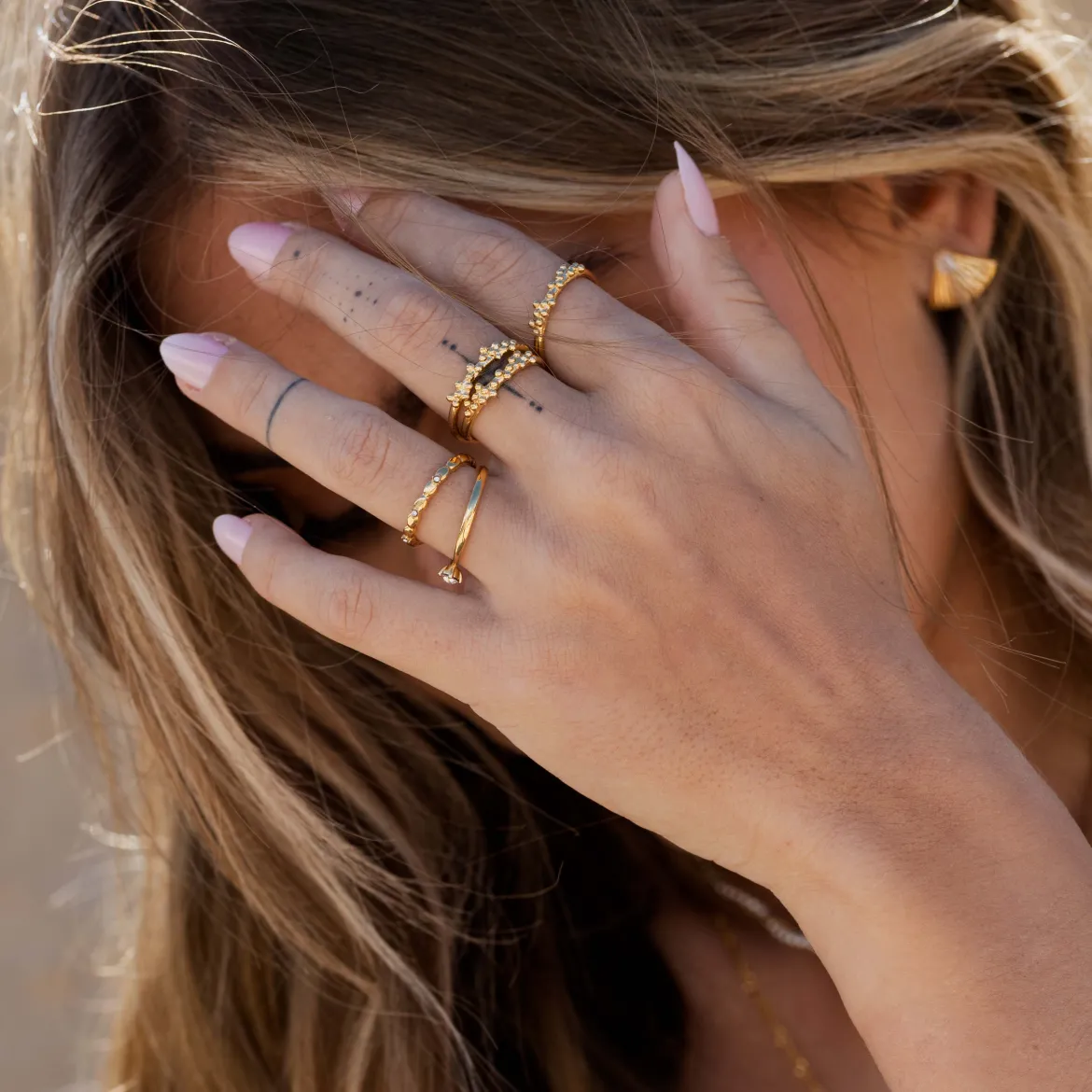 Tiny Romance Ring Gold