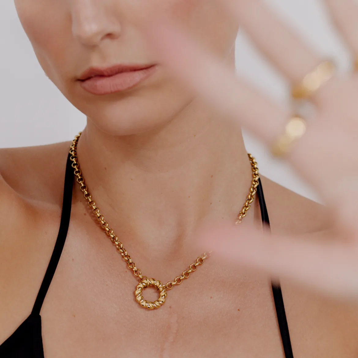 Twisted Donut Necklace Gold
